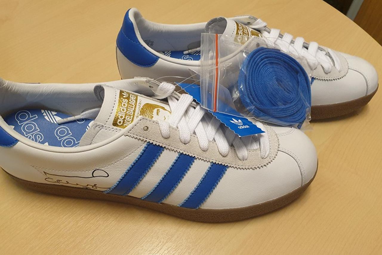 Teenage Cancer Trust Star Boot Sale Adidas Trainers signed by Noel Gallagher UK7